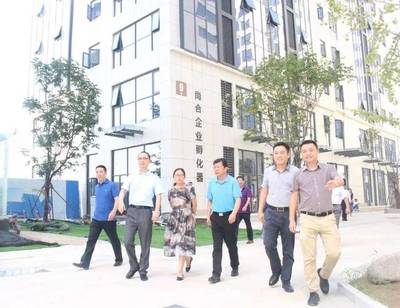 鄭州市商務(wù)局副局長曹宏偉一行蒞臨園區(qū)考察調(diào)研，共促鄭州軟件開發(fā)產(chǎn)業(yè)創(chuàng)新發(fā)展